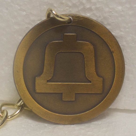 Vintage End of an Era Bell System Medallion and Kienzle Chronoquartz Clock - Picture 4 of 8